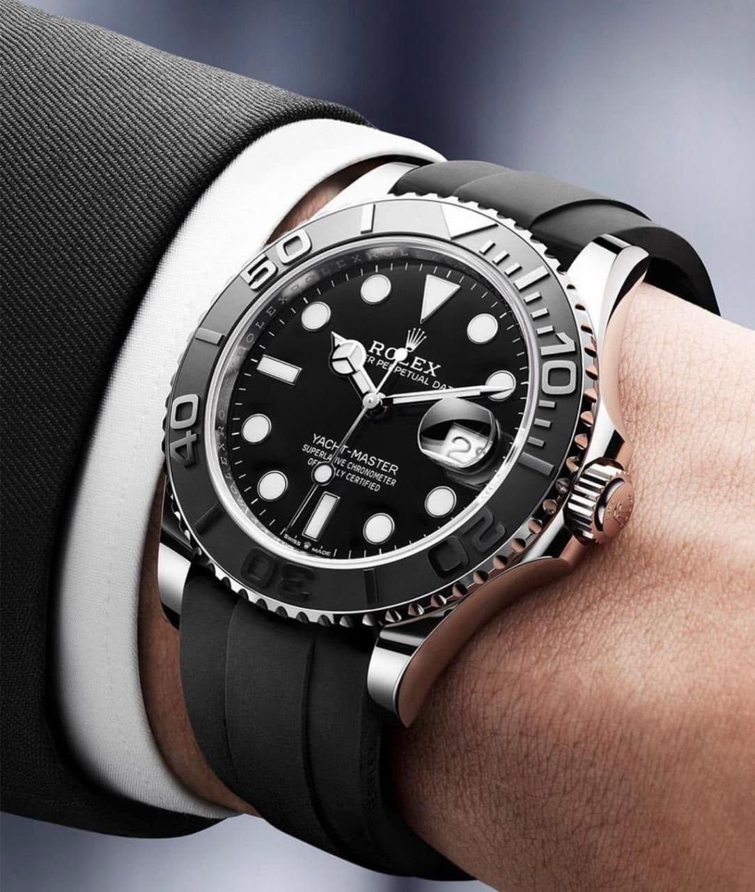 Rolex Submariner Date 41mm view 2