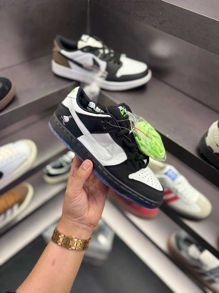 Nike SB Dunk Low x Staple “Panda Pigeon” view 2