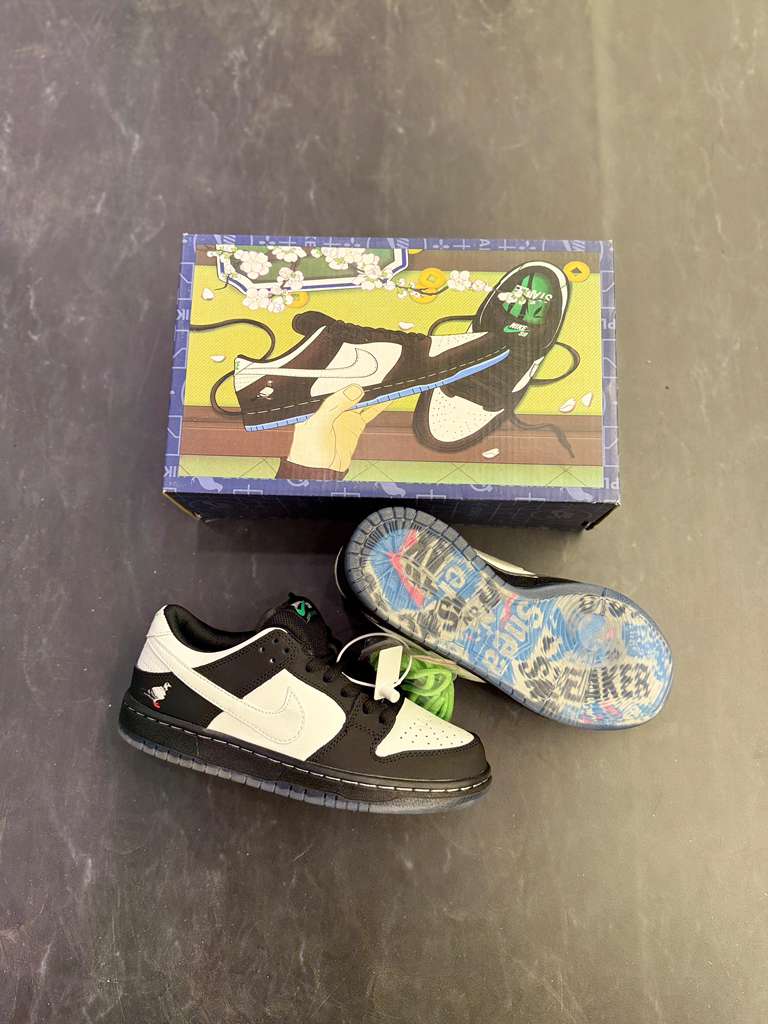 Nike SB Dunk Low x Staple “Panda Pigeon” view 3