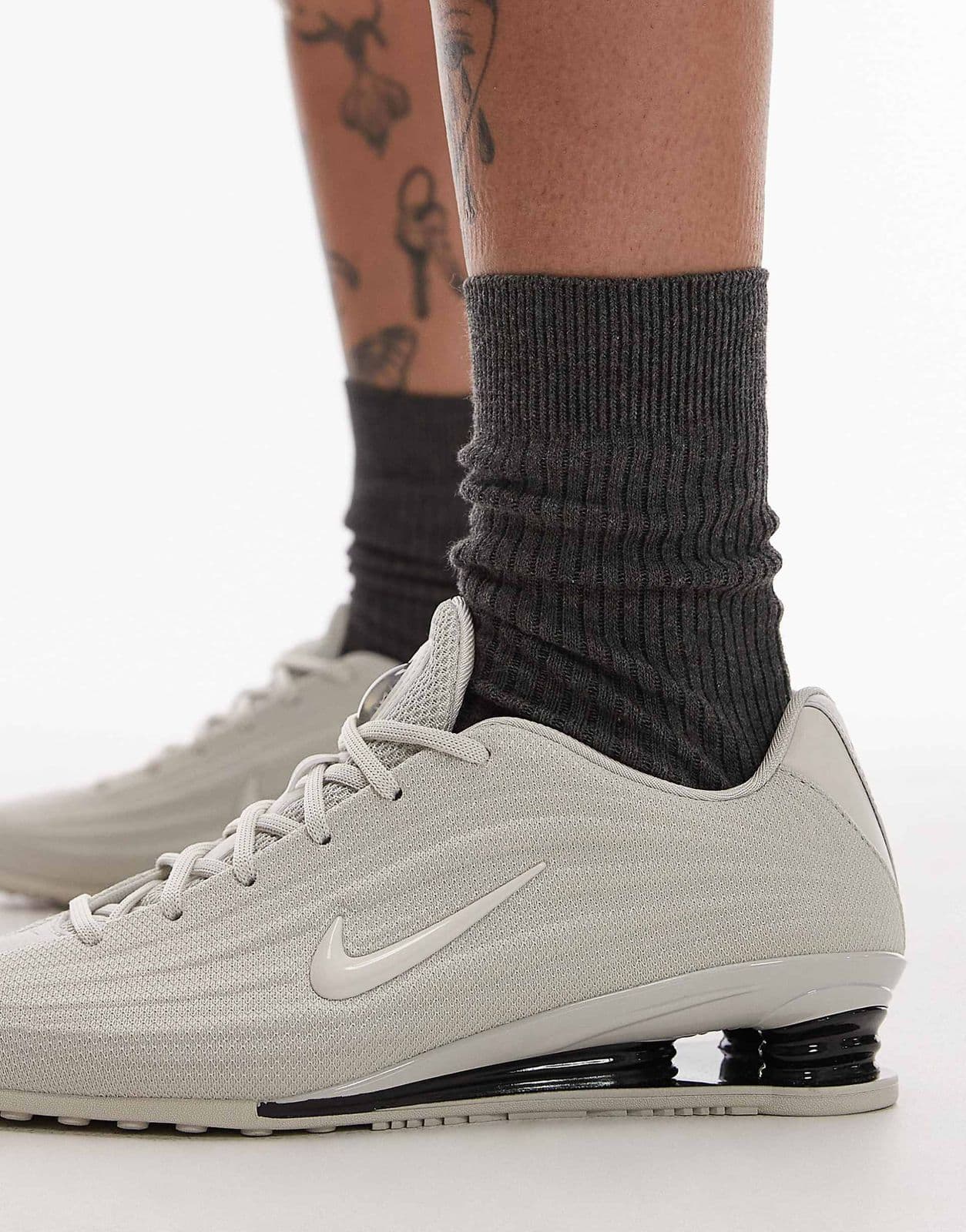 NIKE SHOX Z REIMAGINES LIGHT BONE 2026 view 3